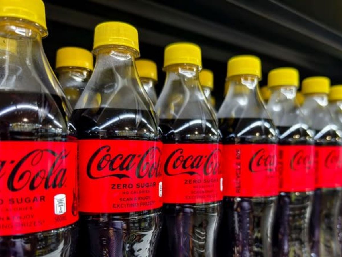 Coca-Cola: कोका-कोला का खुला सबसे बड़ा राज़, क्या कंपनी अलग-अलग धर्मों के लिए बनाती है अलग ड्रिंक? - Photo Gallery