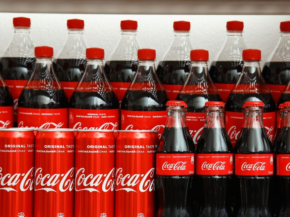 Coca-Cola: कोका-कोला का खुला सबसे बड़ा राज़, क्या कंपनी अलग-अलग धर्मों के लिए बनाती है अलग ड्रिंक? - Photo Gallery