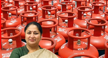 Delhi CM Rekha Free Gas Cylinder: दिल्ली की किन 17 लाख लोगों को मिलेगा सस्ता सिलेंडर, लाभ लेने के लिए क्या करना होगा?