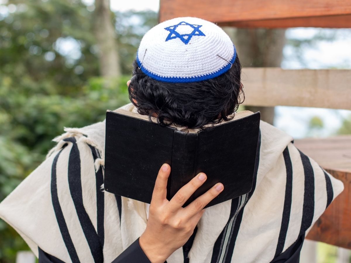 Divorce in Jews: तलाक के बाद भी पति से बंधी रहती है पत्नी, बच्चा करने की भी इजाजत नहीं, जानें यहूदियों की अजीबो गरीब प्रथा - Photo Gallery