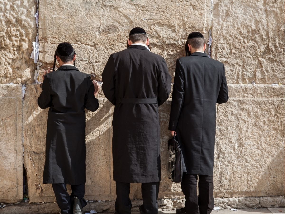 Divorce in Jews: तलाक के बाद भी पति से बंधी रहती है पत्नी, बच्चा करने की भी इजाजत नहीं, जानें यहूदियों की अजीबो गरीब प्रथा - Photo Gallery