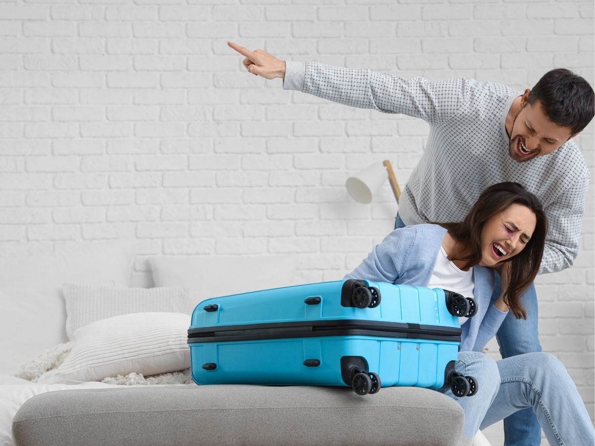 मुस्लिम देश का काला कानून, पत्नियों को पीटना अब जुर्म नहीं; महिलाओं के लिए घर बना जेल! - Photo Gallery