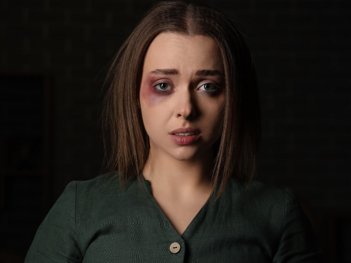 मुस्लिम देश का काला कानून, पत्नियों को पीटना अब जुर्म नहीं; महिलाओं के लिए घर बना जेल! - Photo Gallery