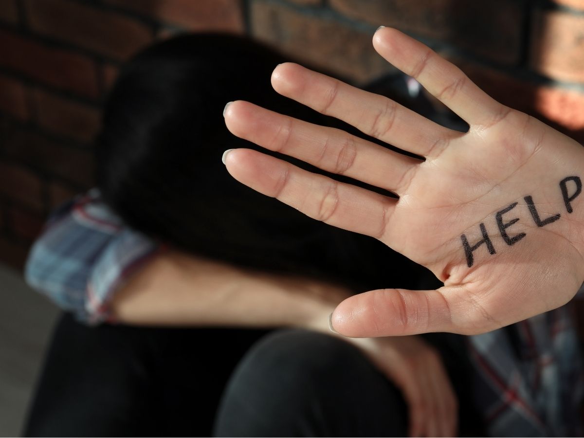 मुस्लिम देश का काला कानून, पत्नियों को पीटना अब जुर्म नहीं; महिलाओं के लिए घर बना जेल! - Photo Gallery