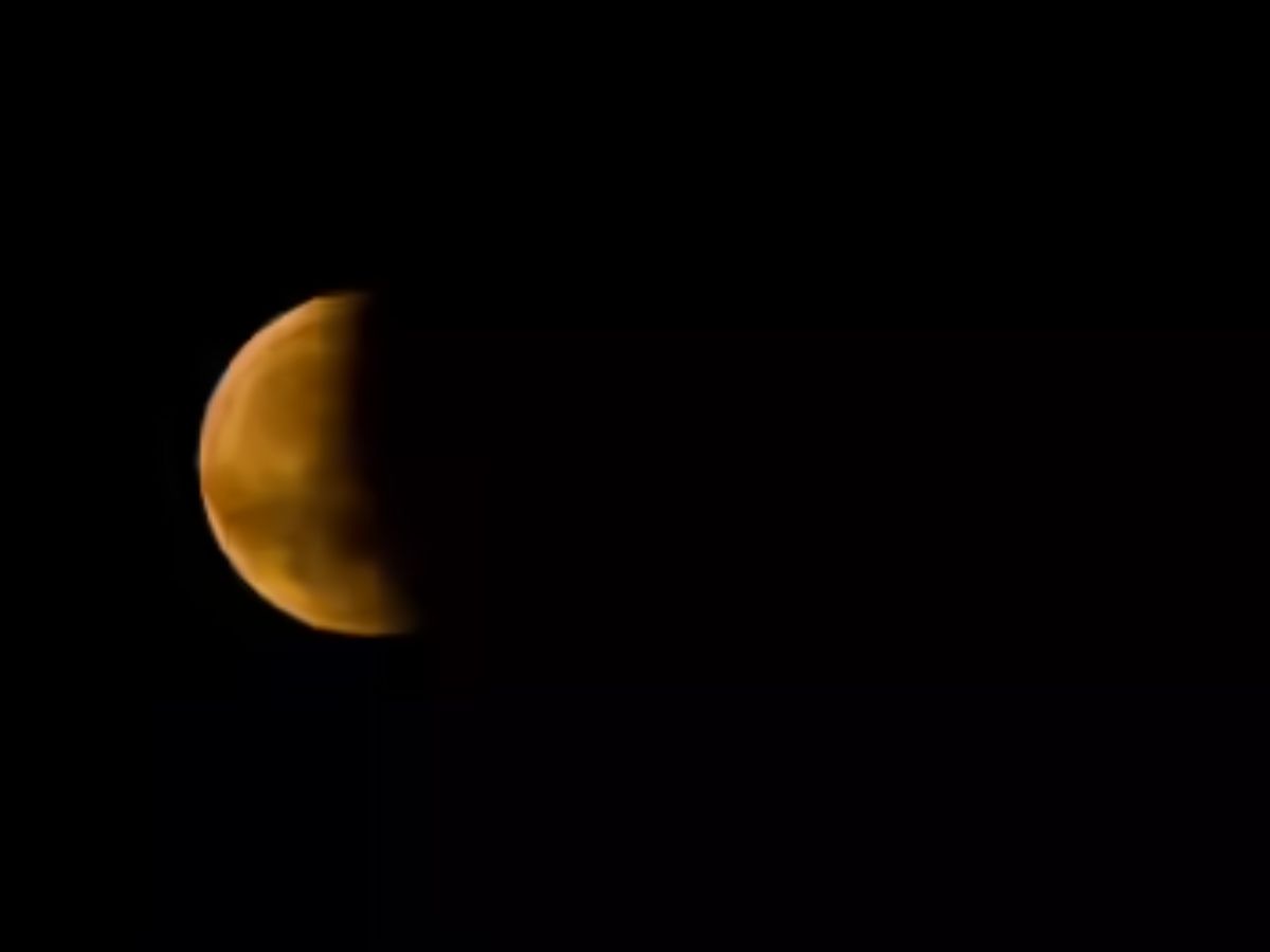 Holi 2026: तीन साल, तीन ग्रहण, क्या 2026 की होली बनेगी इतिहास की सबसे अनोखी होली? - Photo Gallery