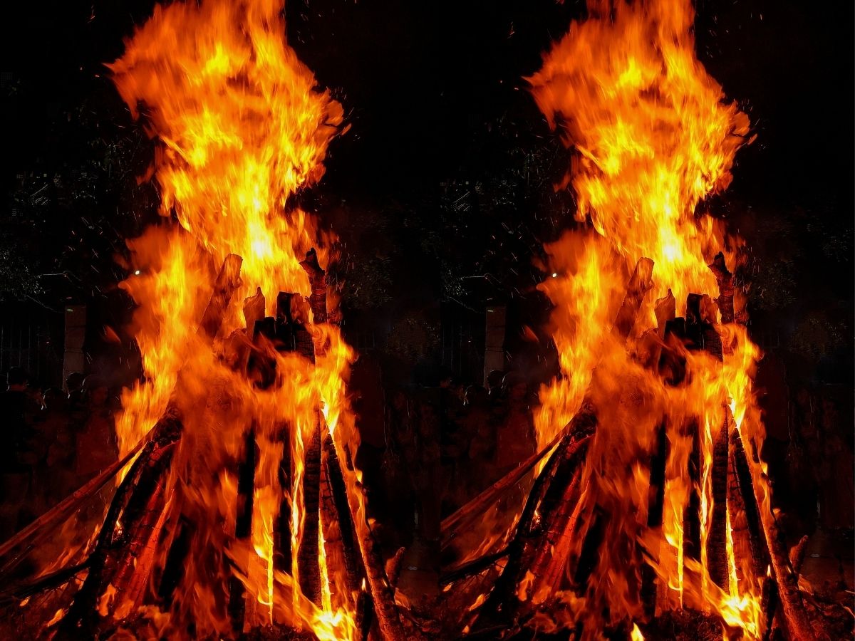 Holika Dahan 2026: आखिर क्यों लोग होलिका की धधकती आग घर लाते हैं, क्या है इस अनोखी मान्यता का राज़? - Photo Gallery