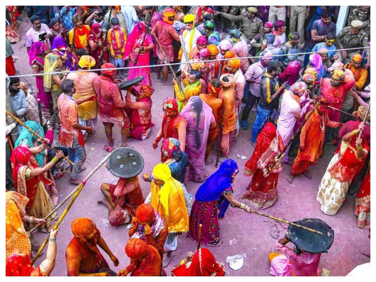 Barsana Lathmar Holi: बरसाने की लट्ठमार होली में कौन बनती है हुरियारन? जानें परंपरा और खास नियम - Photo Gallery