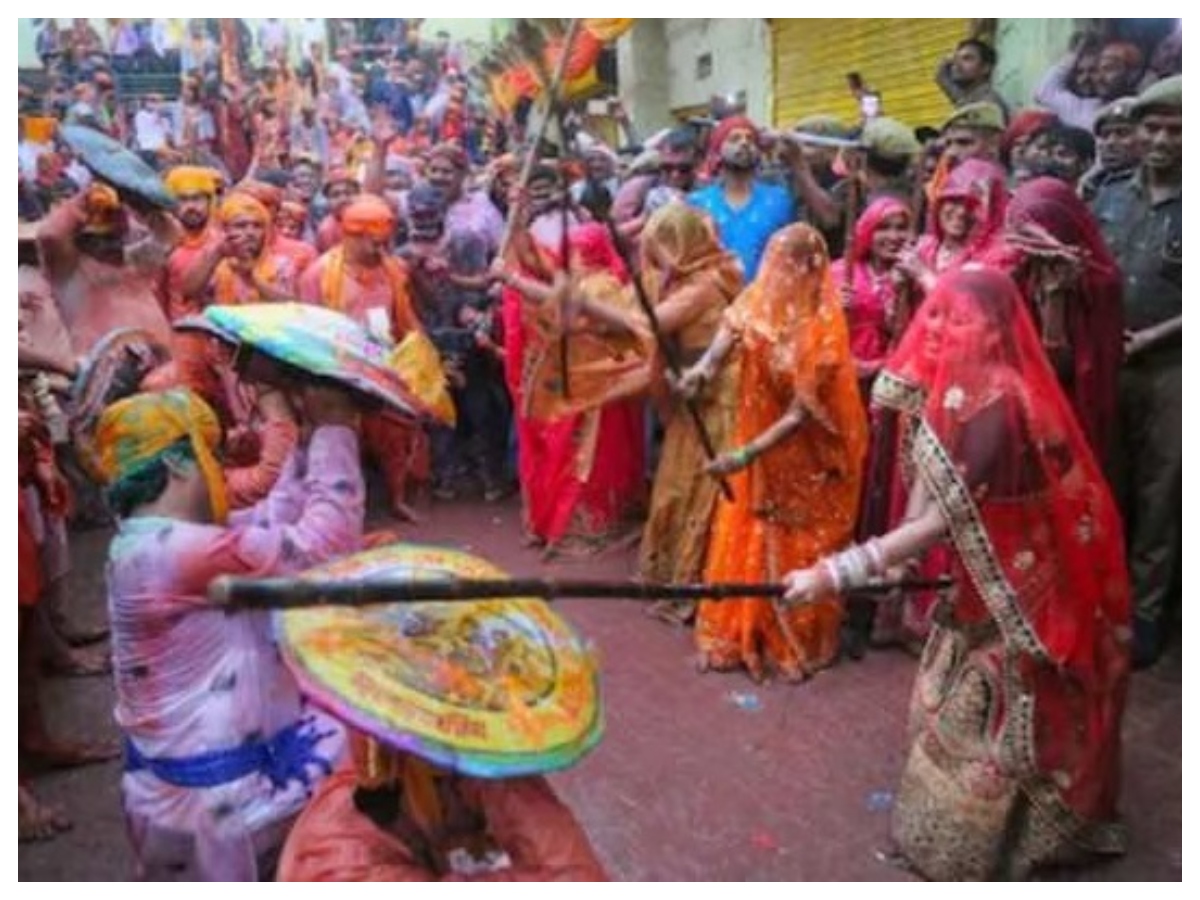 Barsana Lathmar Holi: बरसाने की लट्ठमार होली में कौन बनती है हुरियारन? जानें परंपरा और खास नियम - Photo Gallery