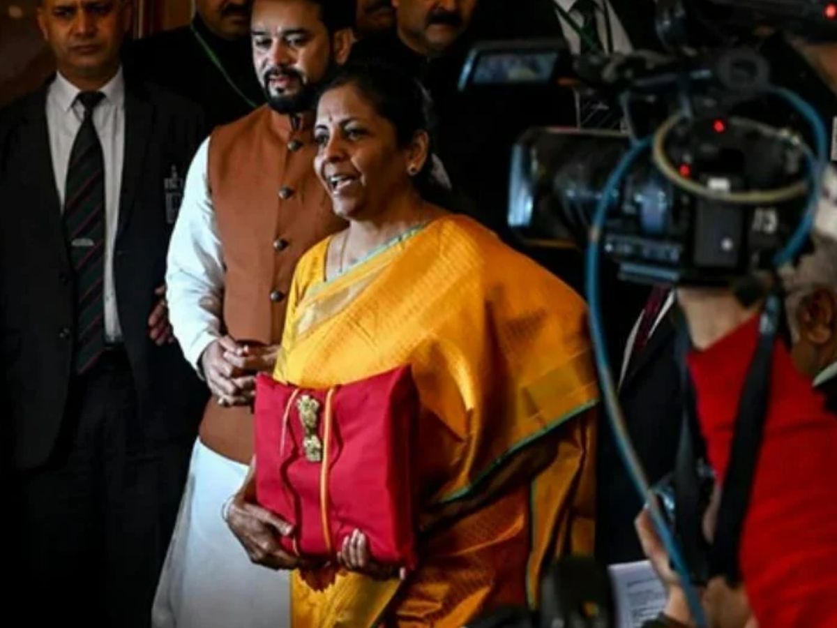 खास दिन की पहचान बनी साड़ी! 8 बजट, 8 स्टाइल! इस बार निर्मला सीतारमण की साड़ी में क्या होगा खास? - Photo Gallery