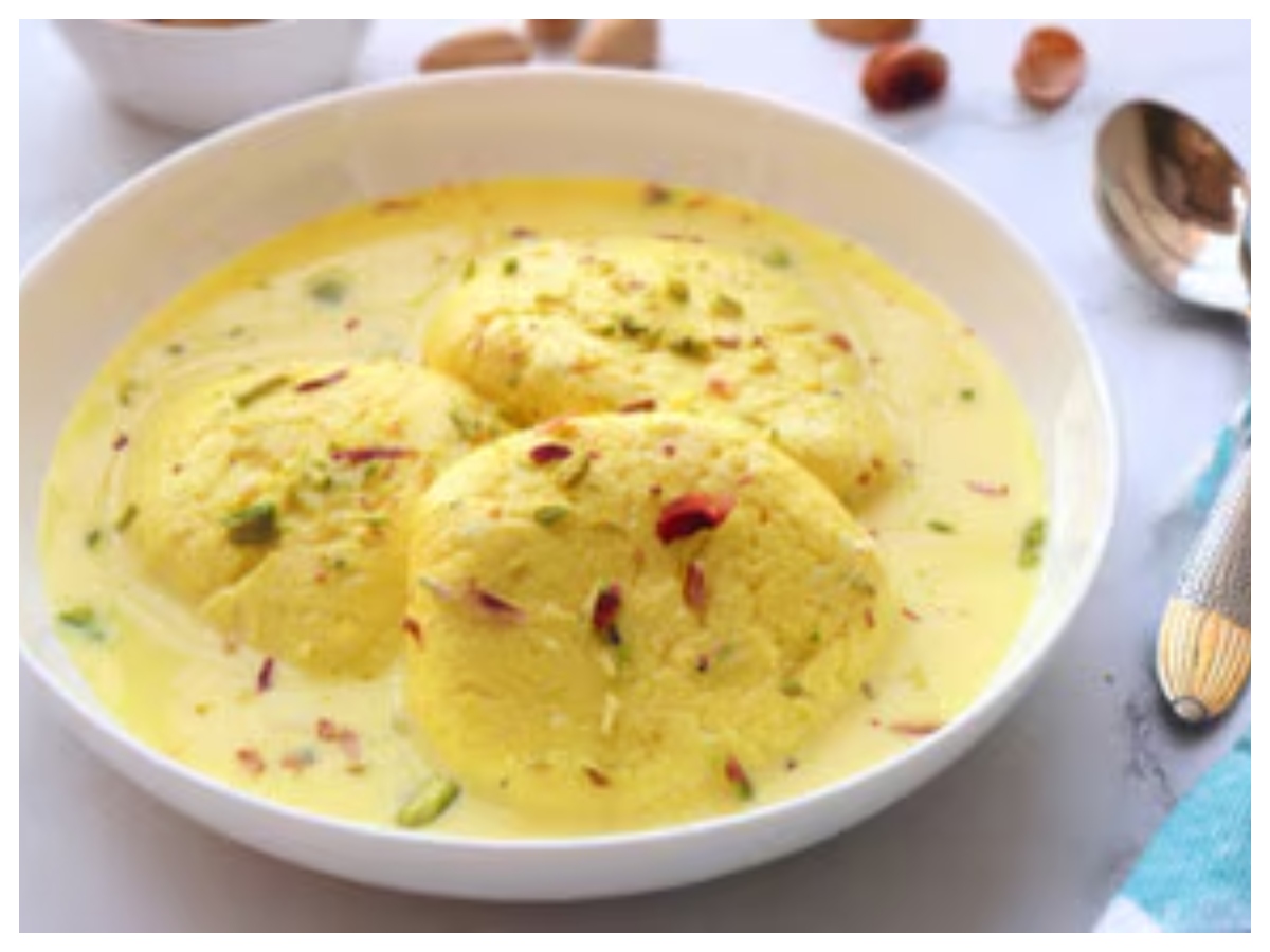 Holi Sweets: गुजिया से ठंडाई तक, इस होली घर ट्राई करें ये खास मिठाइयां - Photo Gallery