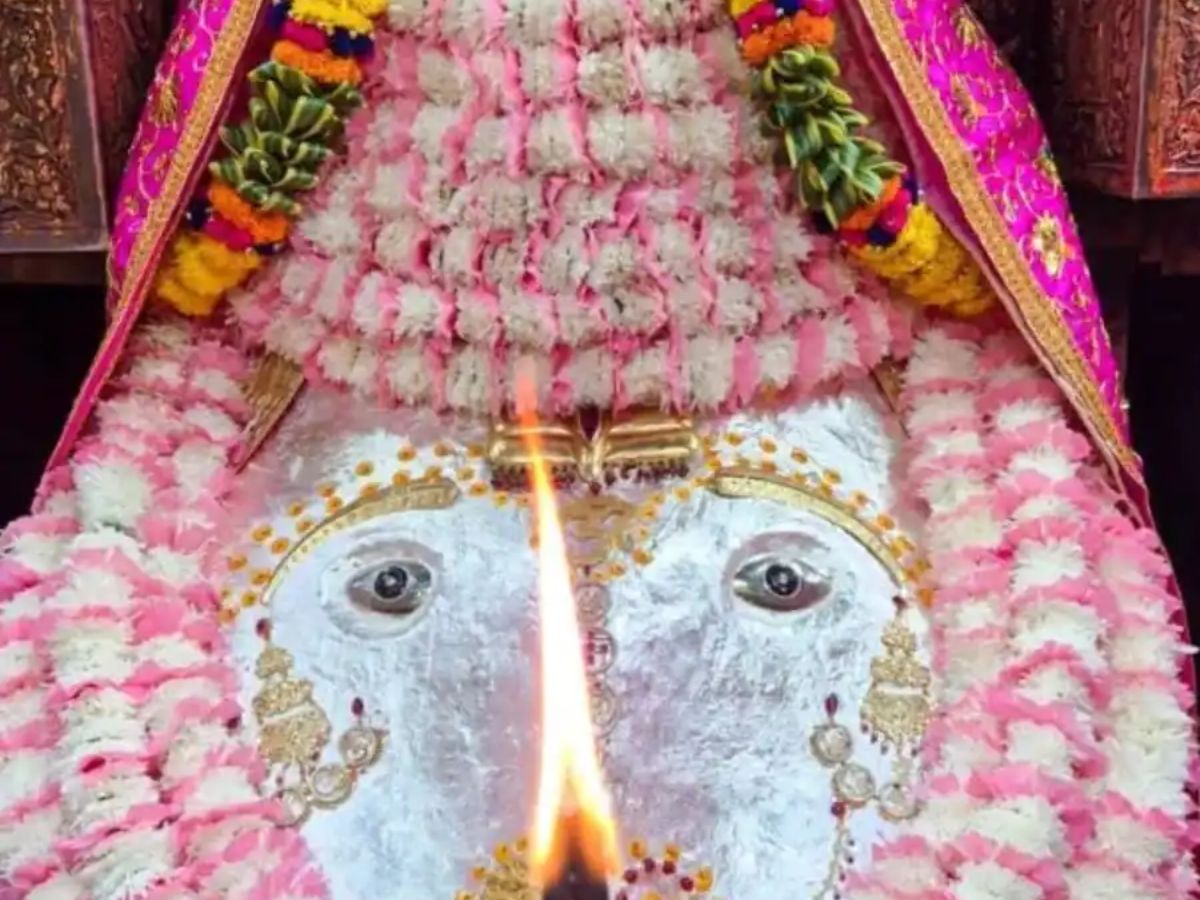 Chandra Grahan 2026: दिल्ली का ये फेमस मंदिर ग्रहण में भी रहता है खुला, कभी नहीं बंद होते कपाट - Photo Gallery