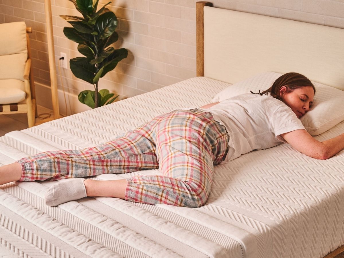 उल्टे-पुल्टे सोने से आप भी है परेशान, तो जानें क्या है सोने के लिए सबसे बेस्ट पॉजीशन? दर्द की हर समस्या होगी दूर - Photo Gallery