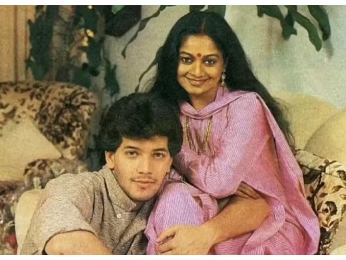 Married to Zarina Wahab - Photo Gallery