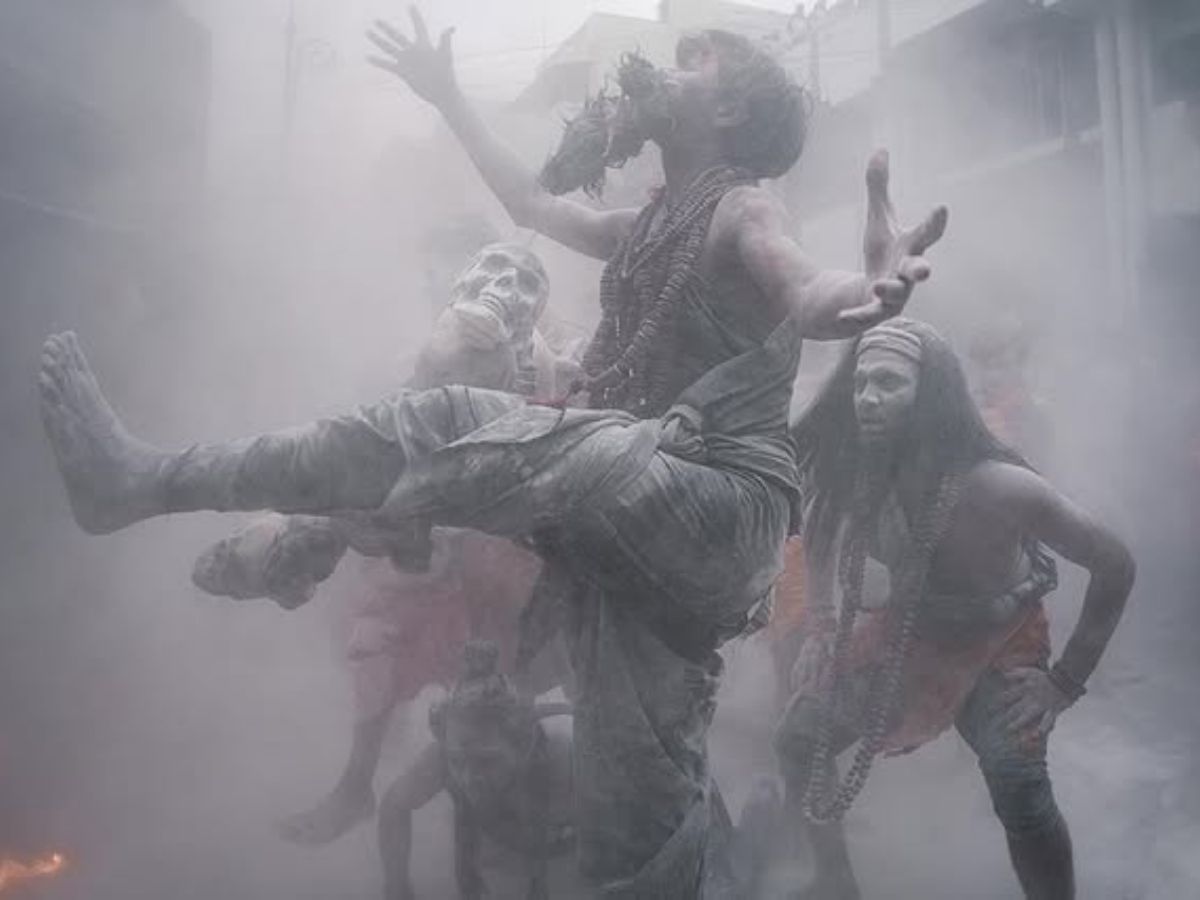 Holi 2026: आस्था या अंधविश्वास, श्मशान की मसान होली को लेकर चौंकाने वाली मान्यताएं; महिलाओं को क्यों रखा जाता है दूर? - Photo Gallery