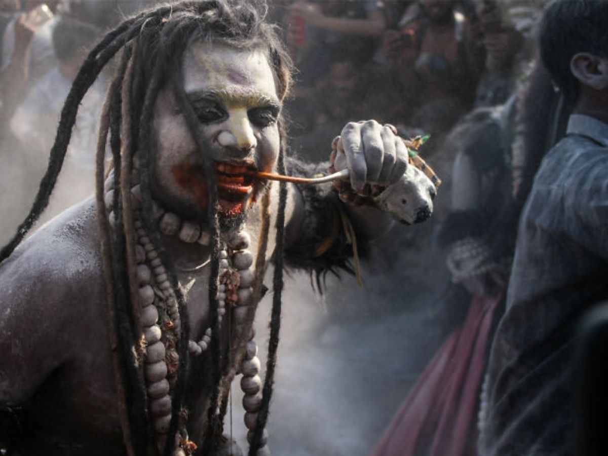 Holi 2026: आस्था या अंधविश्वास, श्मशान की मसान होली को लेकर चौंकाने वाली मान्यताएं; महिलाओं को क्यों रखा जाता है दूर? - Photo Gallery