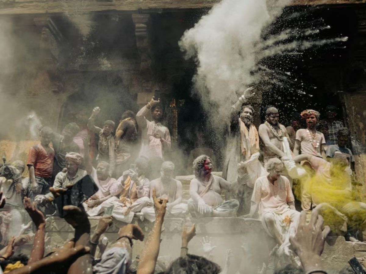 Holi 2026: आस्था या अंधविश्वास, श्मशान की मसान होली को लेकर चौंकाने वाली मान्यताएं; महिलाओं को क्यों रखा जाता है दूर? - Photo Gallery