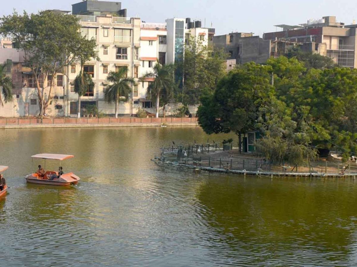दिल्ली में ये 7 झीलें आपने देखीं क्या? रविवार को गर्लफ्रेंड के साथ घूमने का लें मजा - Photo Gallery