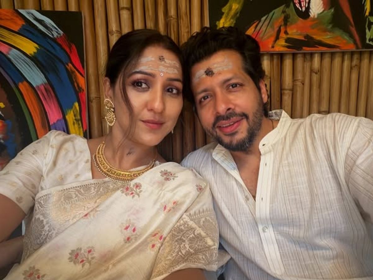 Neeti Mohan on Motherhood: प्रेग्नेंसी वेट गेन पर खुलकर बोलीं नीति मोहन, सिंगर ने खुद शेयर किया मदरहुड का इमोशनल सफर - Photo Gallery