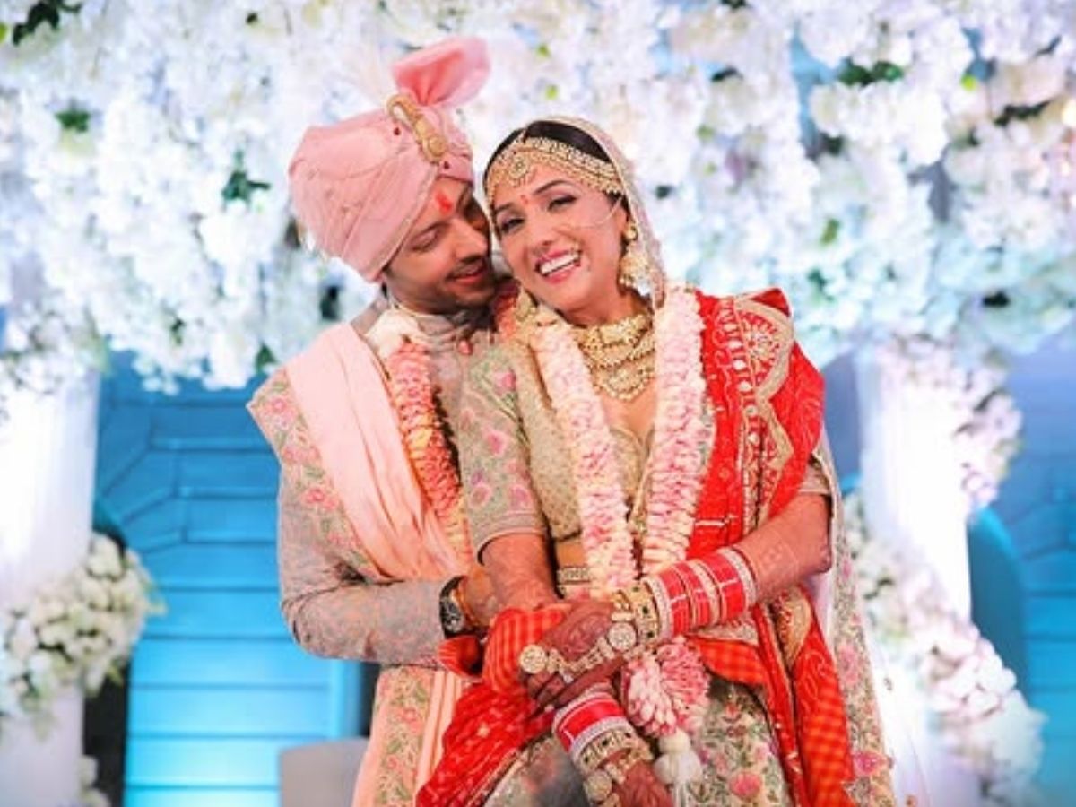 Neeti Mohan on Motherhood: प्रेग्नेंसी वेट गेन पर खुलकर बोलीं नीति मोहन, सिंगर ने खुद शेयर किया मदरहुड का इमोशनल सफर - Photo Gallery