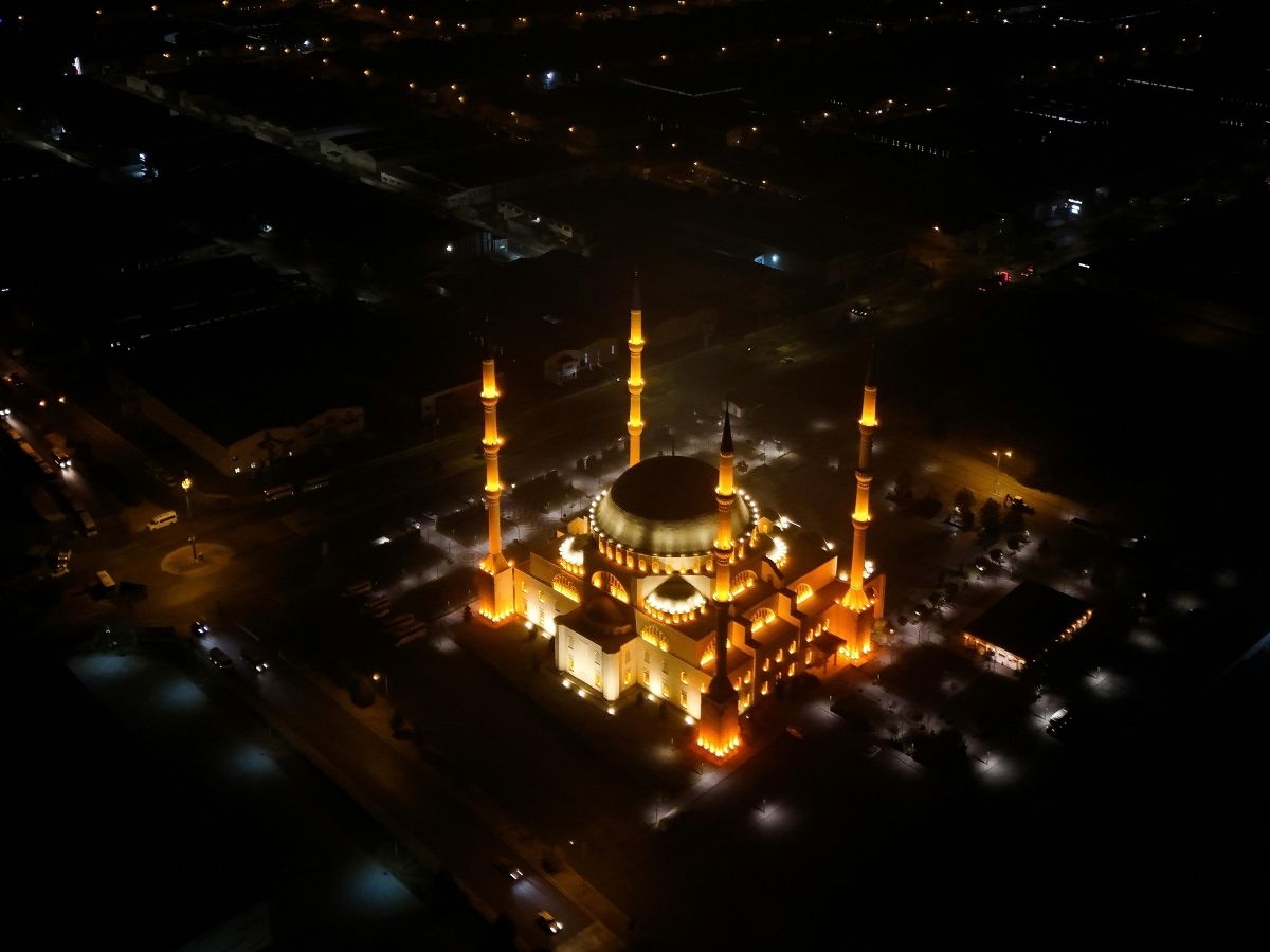 Ramadan Wishes 2026: सेहरी की बरकत और इफ्तार की मिठास! कुछ ऐसे ही खास संदेशों से अपनों को दें रमजान की मुबारकबाद - Photo Gallery