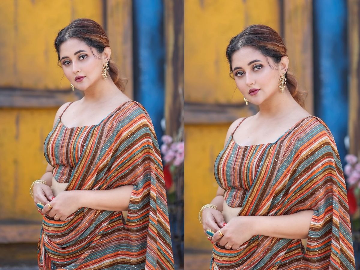 आग लगा दी आग! 40 साल की रश्मि देसाई की सिजलिंग अदाएं; तस्वीरें देख दिल हार बैठे फैंस - Photo Gallery