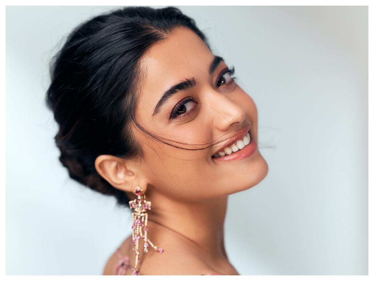 हर लुक में रश्मिका मंदाना लगती हैं हुस्न परी - Photo Gallery