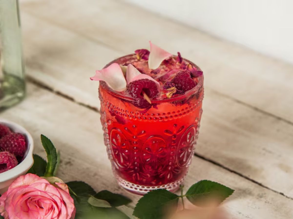 Rose Day 2026 Recipe: इस रोज डे पर अपने पार्टनर को टेस्ट कराएं ये ड्रिंक, खुशी से चूमेंगे आपके हाथ - Photo Gallery