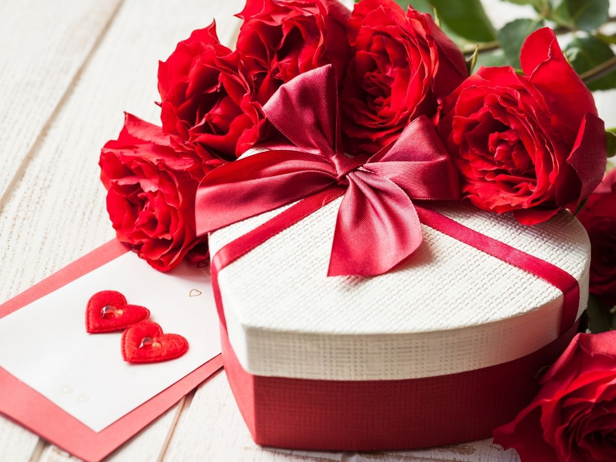 Rose Day Wishes: एक गुलाब तेरे नाम! रोज डे पर अपने हमसफर को भेजें ये प्यार भरा पैगाम - Photo Gallery