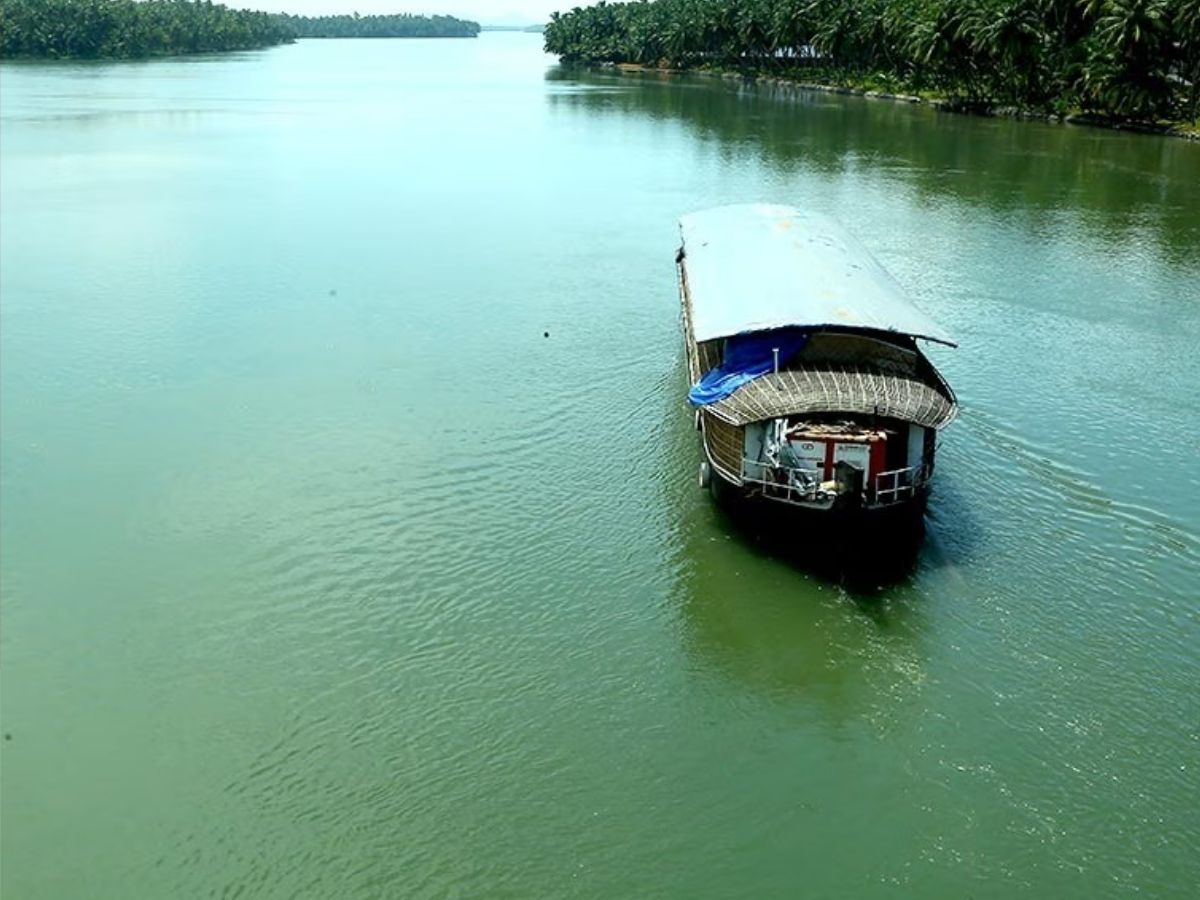 दिल्ली में ये 7 झीलें आपने देखीं क्या? रविवार को गर्लफ्रेंड के साथ घूमने का लें मजा - Photo Gallery