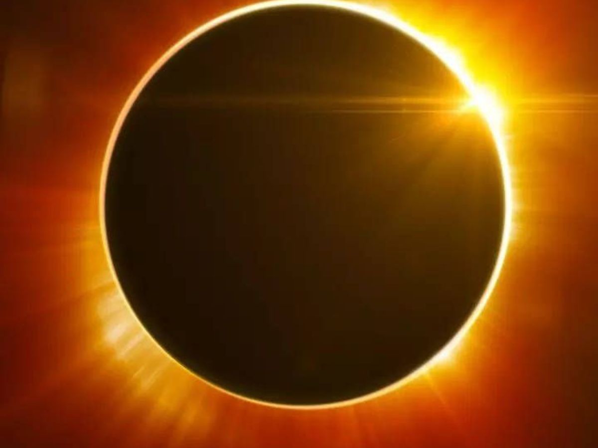 Surya Grahan 2026: इस दिन लगेगा साल का पहला सूर्य ग्रहण, इन 3 राशियों को रहना होगा सतर्क, बढ़ सकती हैं मुश्किलें - Photo Gallery