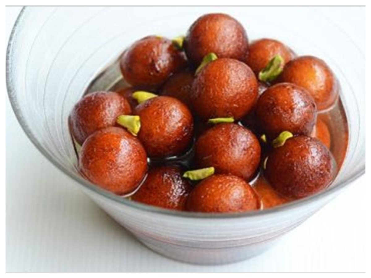 Holi Sweets: गुजिया से ठंडाई तक, इस होली घर ट्राई करें ये खास मिठाइयां - Photo Gallery