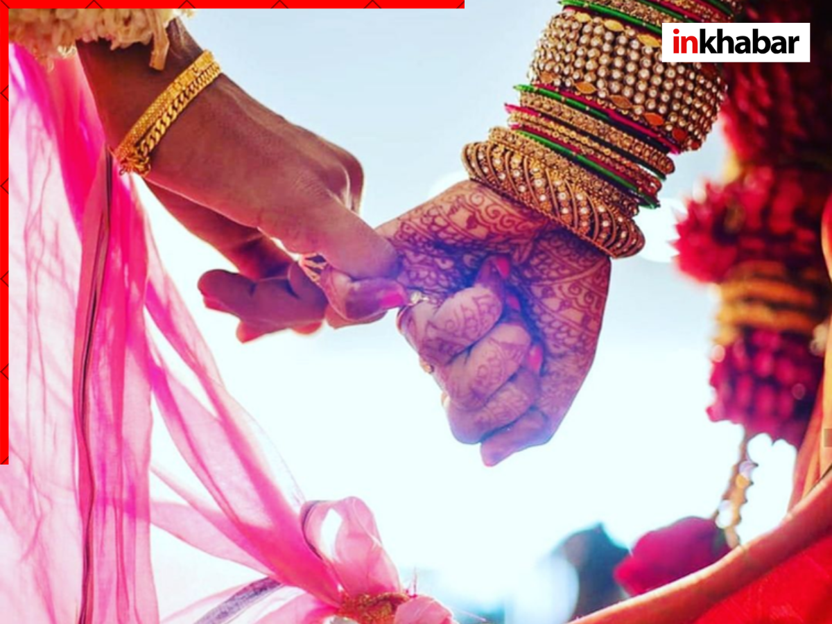 The first house shows itself - Photo Gallery