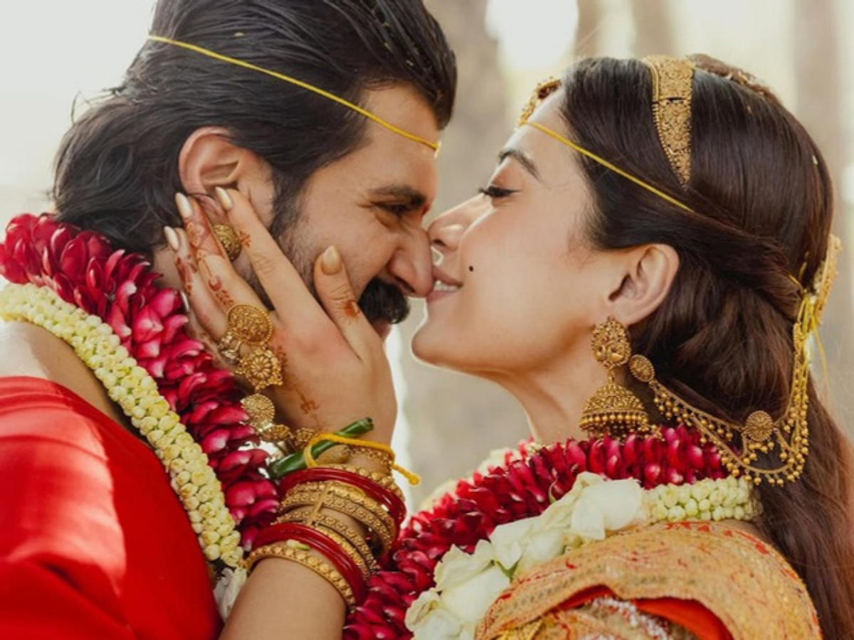 The first look of the bride and groom is out - Photo Gallery