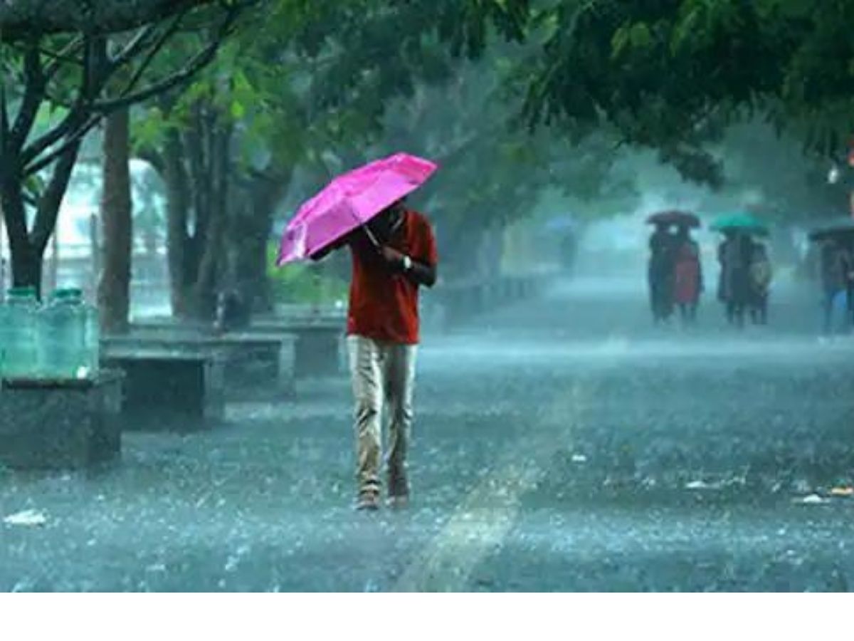 Aaj Ka Mausam: कहीं राहत, कहीं आफत! दिल्ली से यूपी तक बर्फीली हवाओं का कहर, जानें अपने राज्य का हाल - Photo Gallery