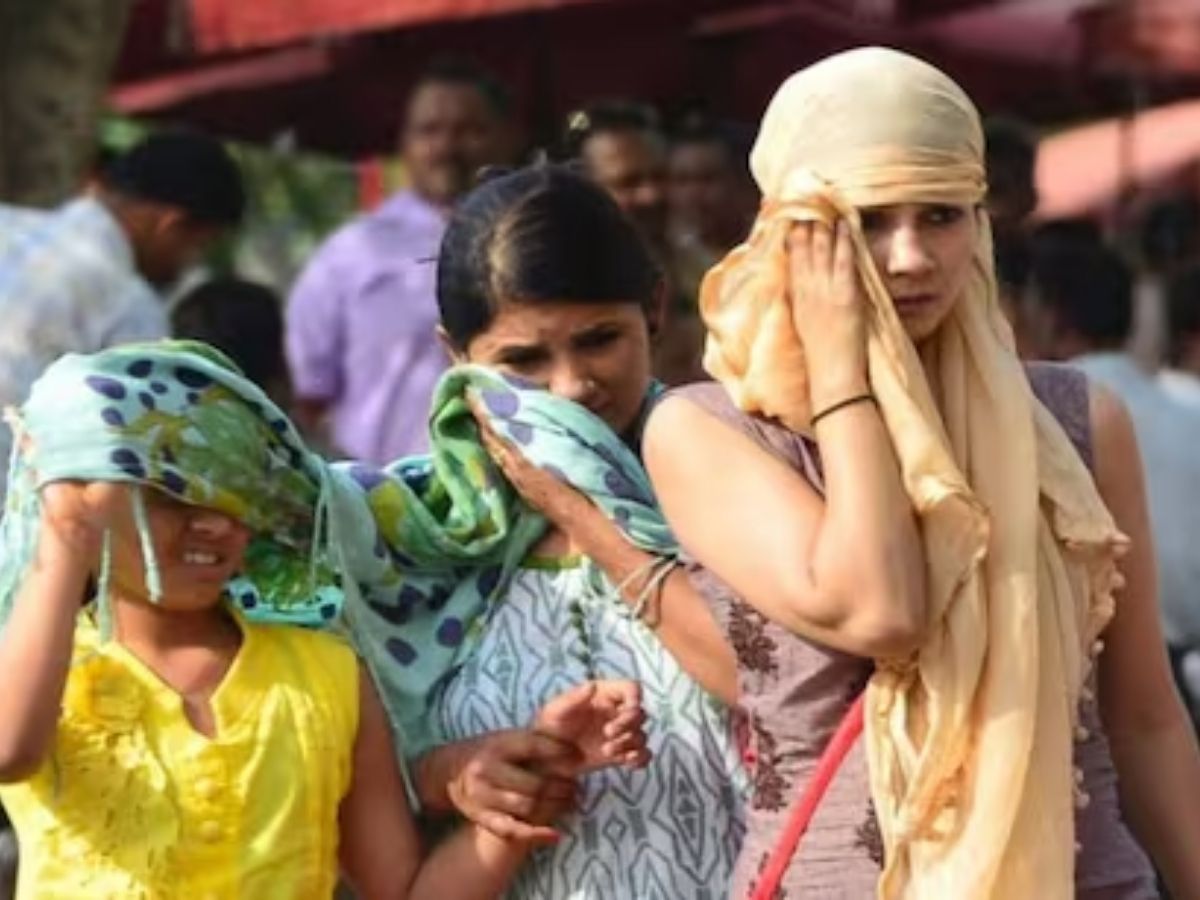 Aaj Ka Mausam: कहीं बारिश तो कहीं हीटवेव की एंट्री! दिल्ली से लेकर यूपी तक IMD का अलर्ट; घर से निकलने से पहले देख लें ताजा अपडेट - Photo Gallery