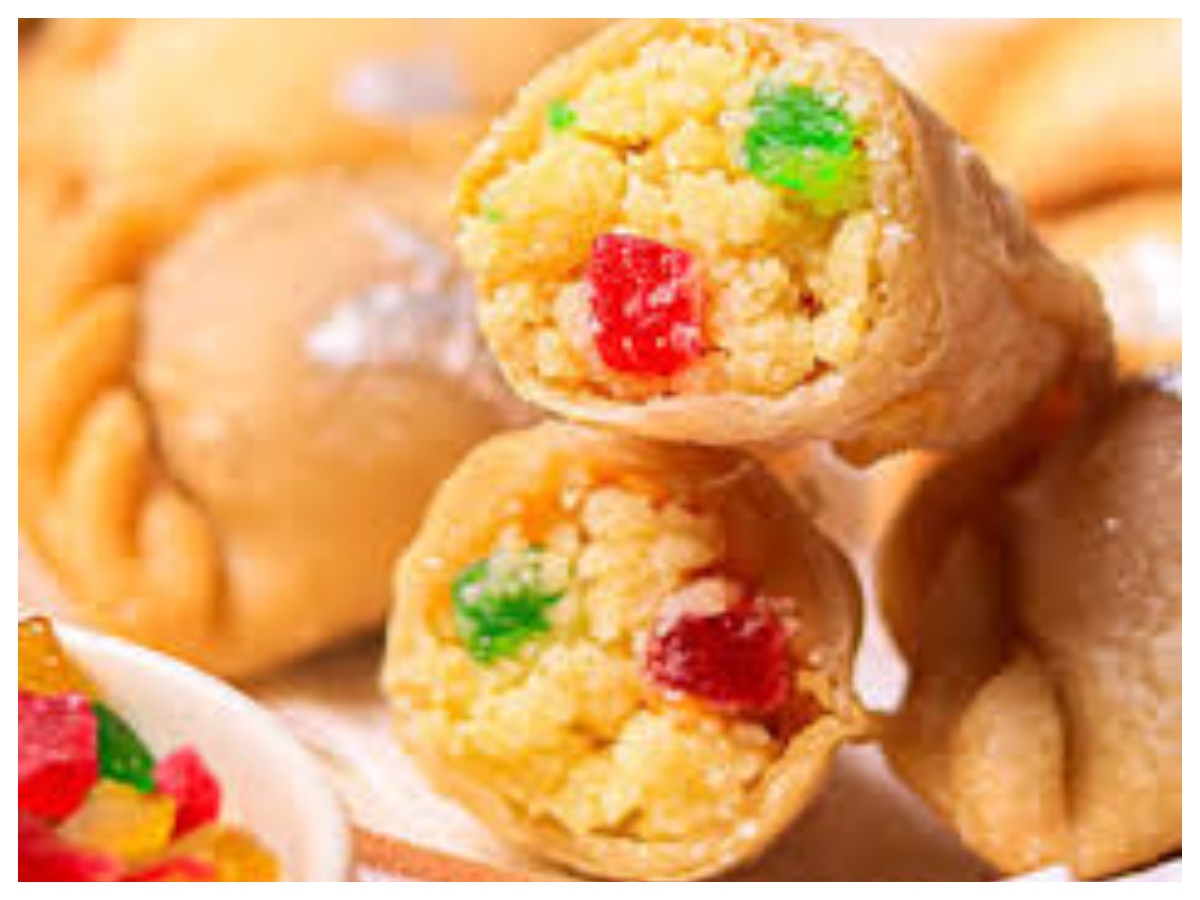 Holi Sweets: गुजिया से ठंडाई तक, इस होली घर ट्राई करें ये खास मिठाइयां - Photo Gallery