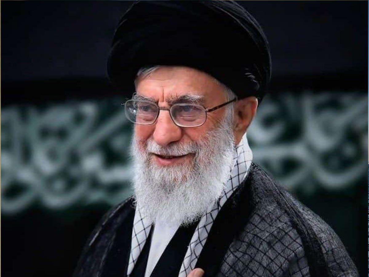 Ali Khamenei Death: क्यों अपना एक हाथ हमेशा छिपाकर रखते थे खामेनेई; क्या है 1981 के बम धमाके से जुड़ी कहानी - Photo Gallery