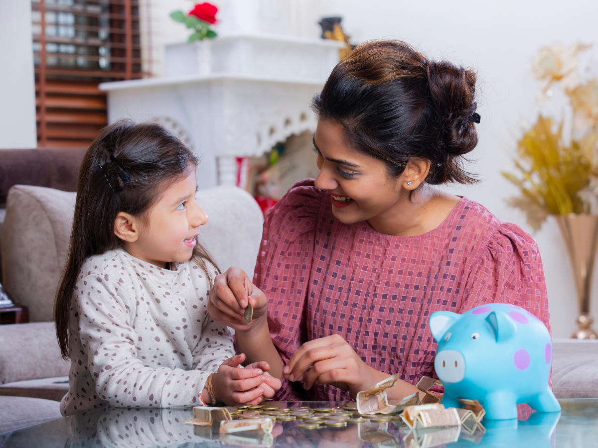 Savings Schemes News: सरकार का ऐलान, ब्याज दरों में नहीं हुआ कोई बदलाव; यहां जानें पूरी डिटेल - Photo Gallery