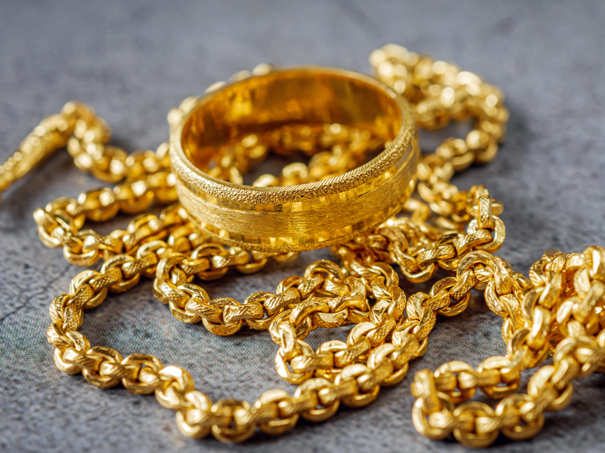 Gold Discount News: मिडिल ईस्ट तनाव का असर, दुबई में गोल्ड हुआ सस्ता! क्या भारत में भी गिरेंगी कीमतें? - Photo Gallery