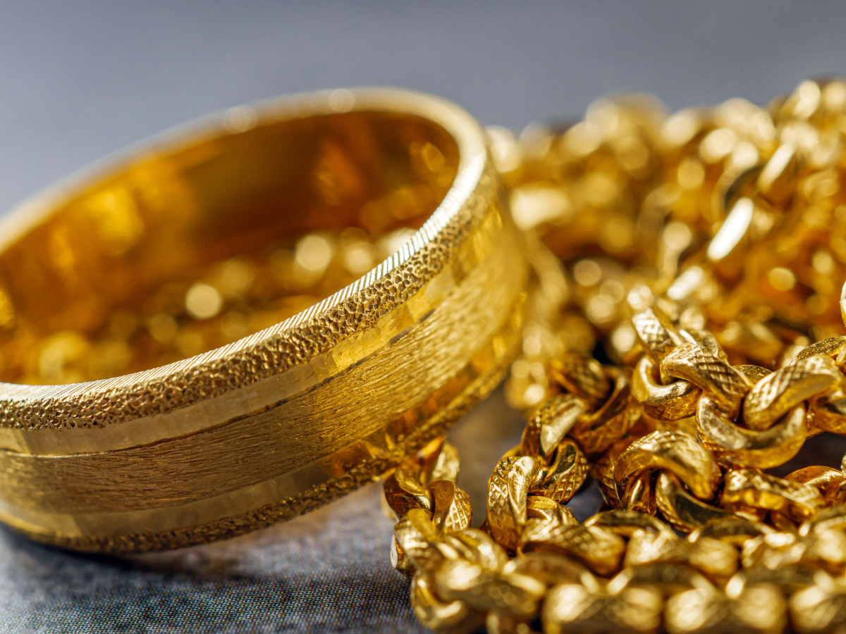 Gold Discount News: मिडिल ईस्ट तनाव का असर, दुबई में गोल्ड हुआ सस्ता! क्या भारत में भी गिरेंगी कीमतें? - Photo Gallery