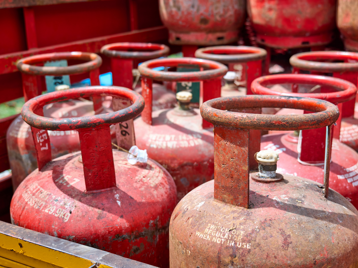 1 अप्रैल से बदलेंगे ये नियम, टैक्स से FASTag तक, जेब पर पड़ेगा सीधा असर - Photo Gallery