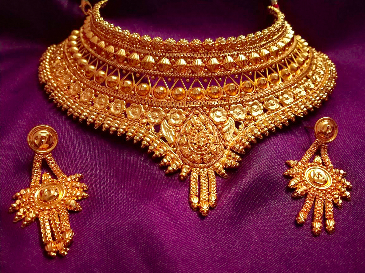 Gold Discount News: मिडिल ईस्ट तनाव का असर, दुबई में गोल्ड हुआ सस्ता! क्या भारत में भी गिरेंगी कीमतें? - Photo Gallery