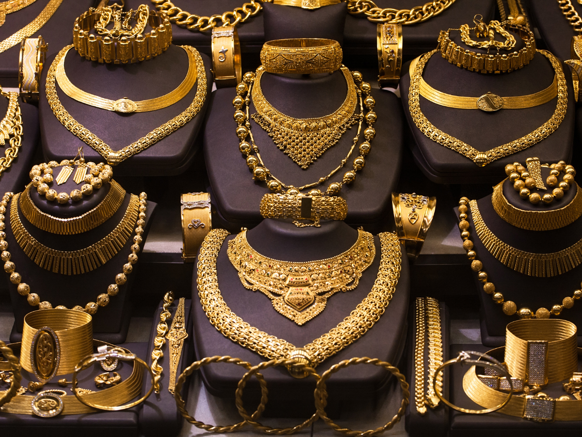 Gold Discount News: मिडिल ईस्ट तनाव का असर, दुबई में गोल्ड हुआ सस्ता! क्या भारत में भी गिरेंगी कीमतें? - Photo Gallery