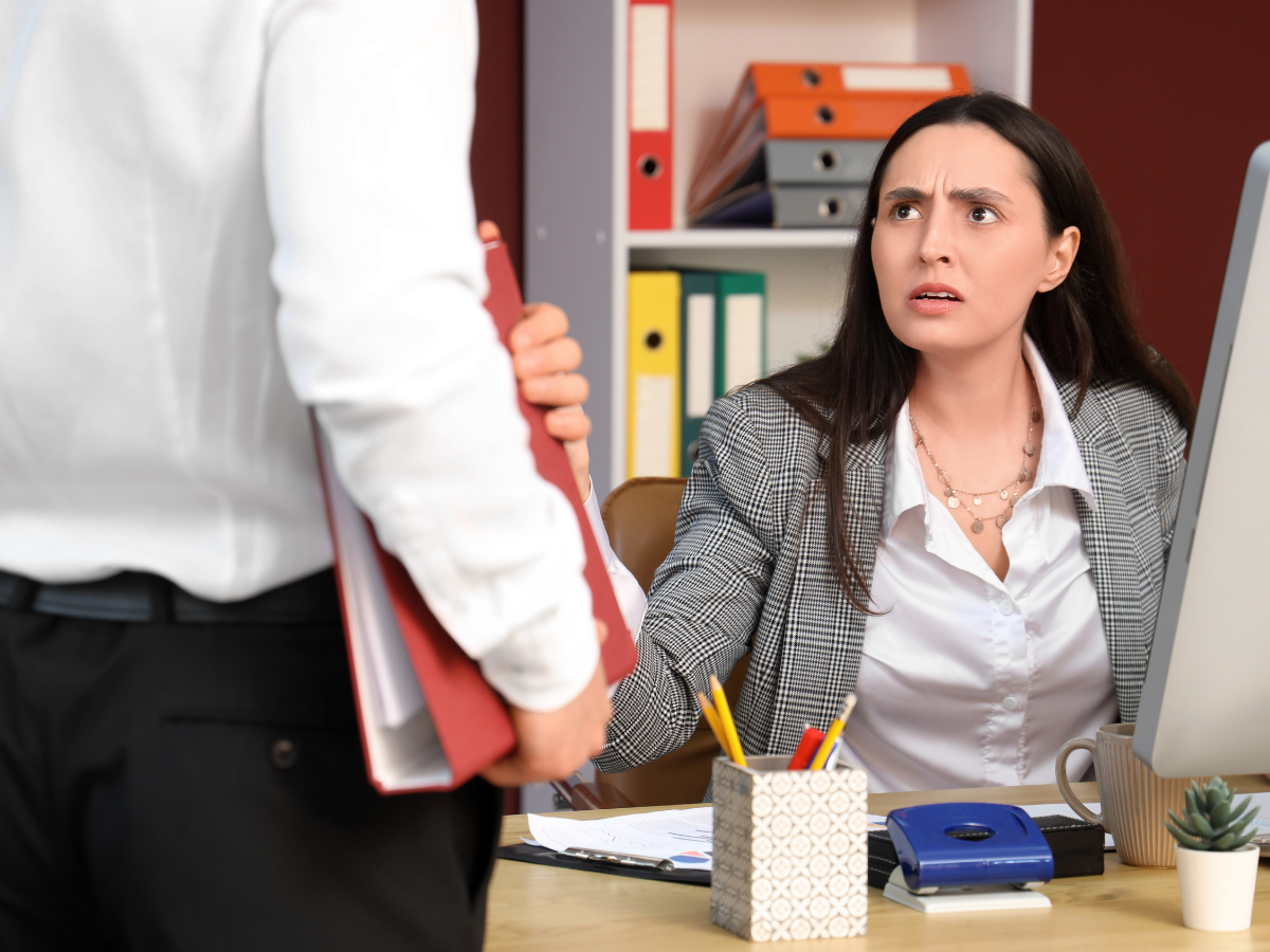 ऑफिस में मैनेजर से भिड़ना सही या गलत? जानें क्या कहता है नया लेबर कोड - Photo Gallery