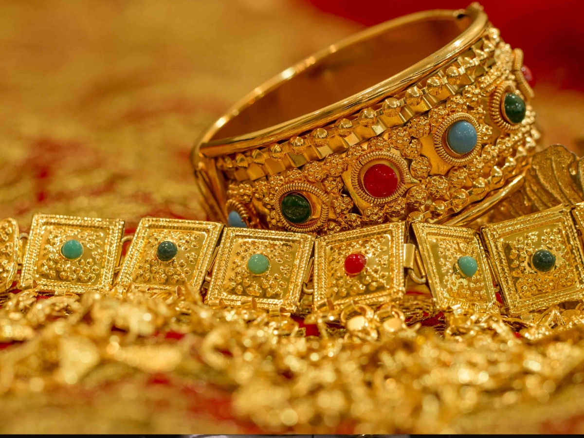 Gold Discount News: मिडिल ईस्ट तनाव का असर, दुबई में गोल्ड हुआ सस्ता! क्या भारत में भी गिरेंगी कीमतें? - Photo Gallery