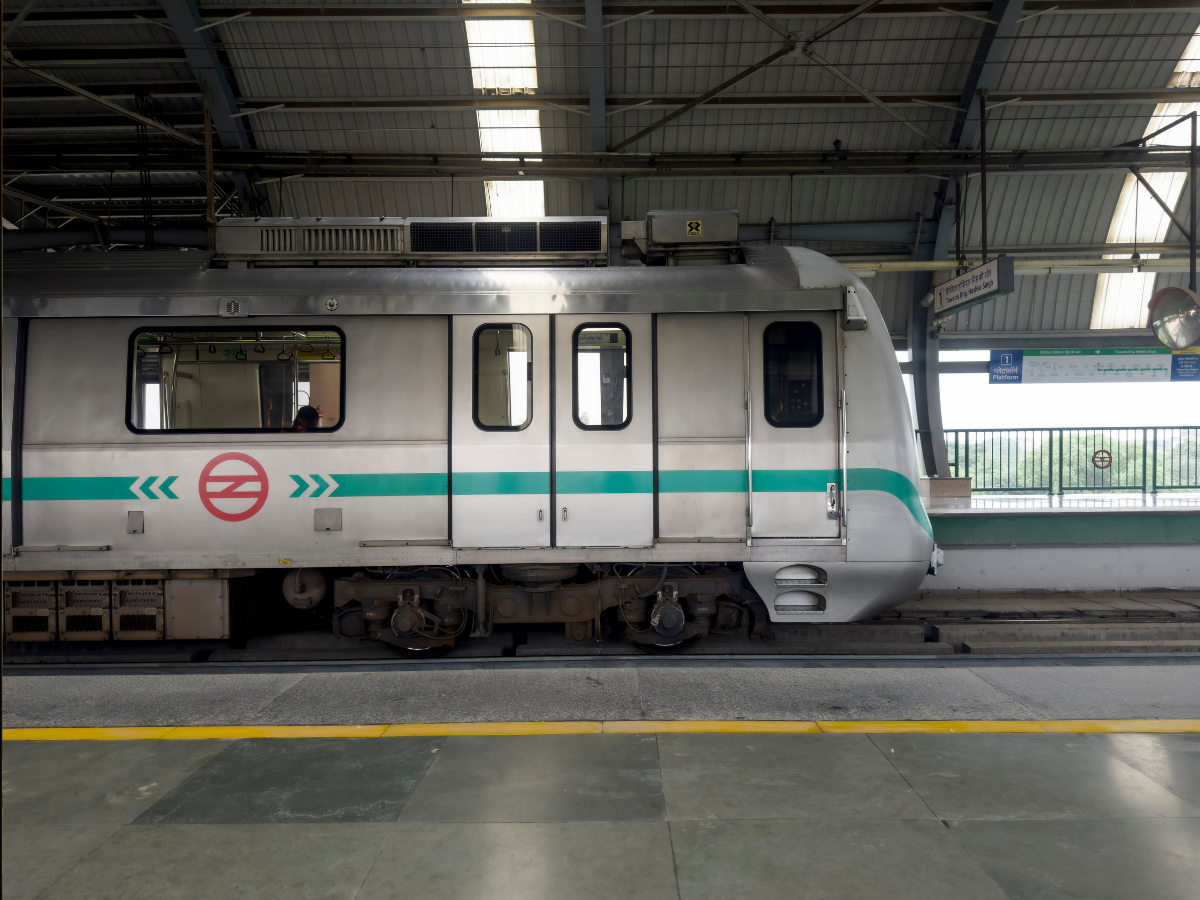 Delhi Metro Timing: होली पर बदला दिल्ली मेट्रो का शेड्यूल, 4 मार्च को इतने बजे से शुरू होंगी सेवाएं; डीएमआरसी का बड़ा ऐलान - Photo Gallery