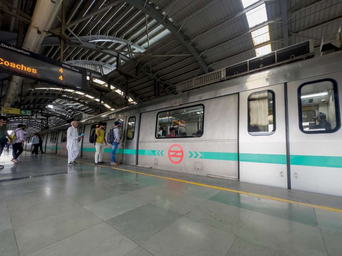 Delhi Metro Timing: होली पर बदला दिल्ली मेट्रो का शेड्यूल, 4 मार्च को इतने बजे से शुरू होंगी सेवाएं; डीएमआरसी का बड़ा ऐलान - Photo Gallery