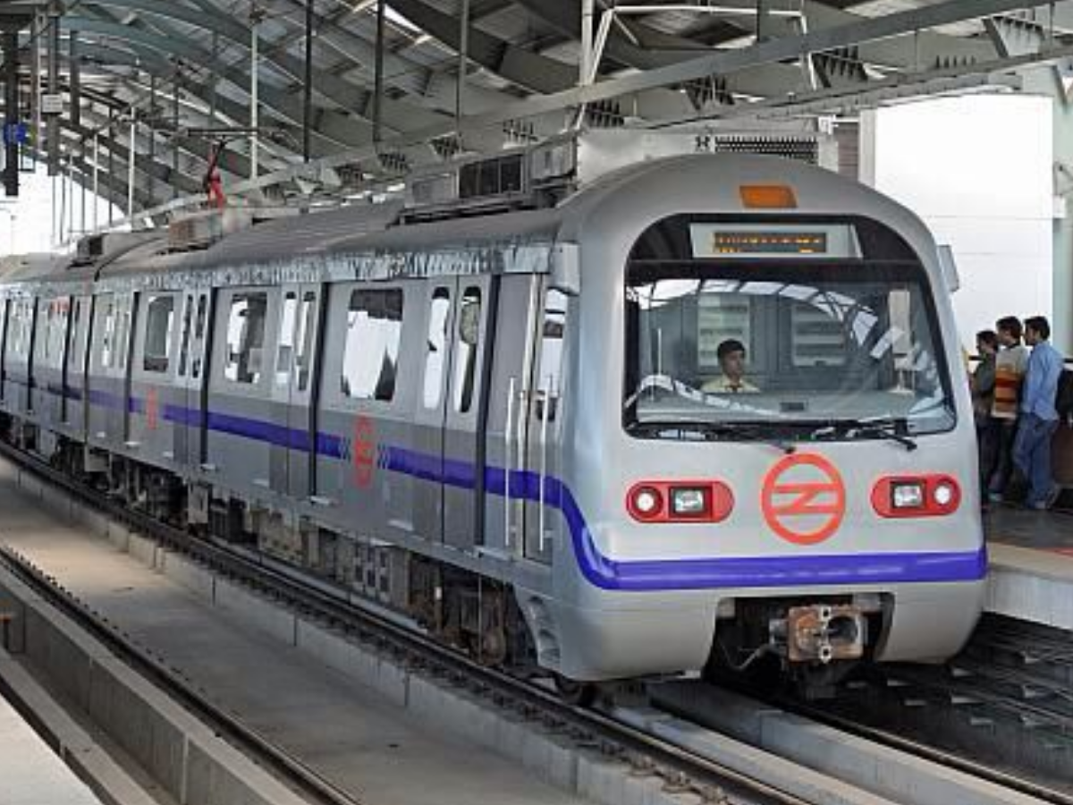 Delhi Metro Timing: होली पर बदला दिल्ली मेट्रो का शेड्यूल, 4 मार्च को इतने बजे से शुरू होंगी सेवाएं; डीएमआरसी का बड़ा ऐलान - Photo Gallery
