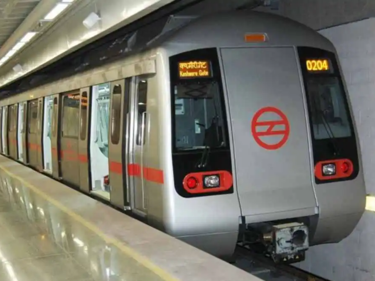 Delhi Metro Timing: होली पर बदला दिल्ली मेट्रो का शेड्यूल, 4 मार्च को इतने बजे से शुरू होंगी सेवाएं; डीएमआरसी का बड़ा ऐलान - Photo Gallery
