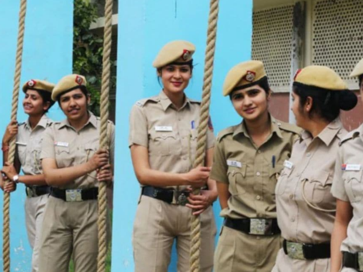 Haryana Budget 2026: महिलाओं को बड़ा तोहफा, लाडो लक्ष्मी योजना का दायरा बढ़ा; जानें बजट में लिए गए बड़े फैसले - Photo Gallery